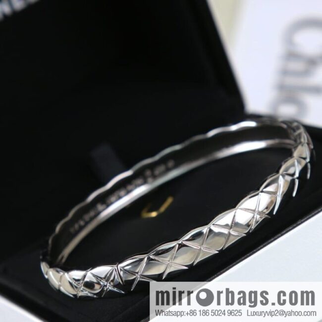 New ☑️ Chanel coco crush series rhombus bracelet bracelet