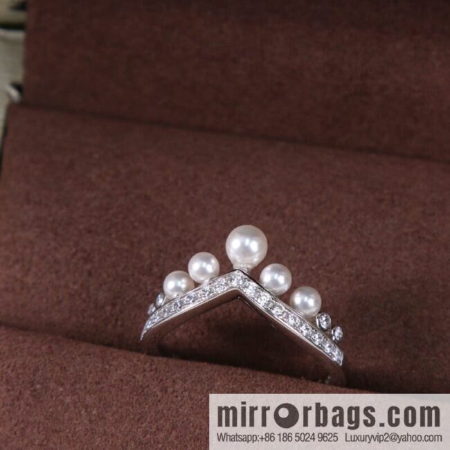 CHAUMET crown pearl ring