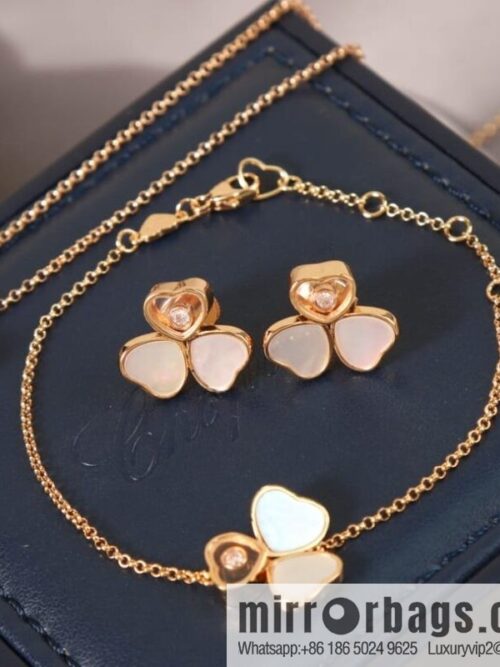 wsxc1676552046638_7-800x800tombfaugjlx194275_20250709014614.jpg Chopard HAPPY HEARTS three love white shell necklace