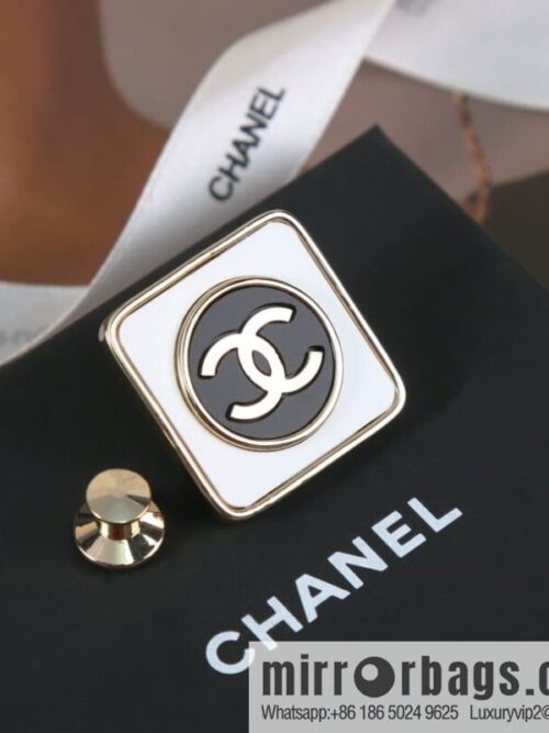 wsxc1676809498574_4-800x800yeaocbyih0p191308_20250709001727.jpg New ☑️ Chanel double c square brooch
