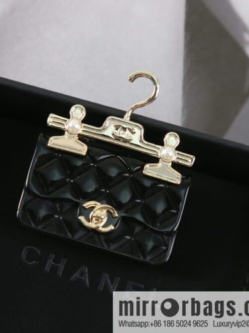 wsxc1676982355157_4-800x800akfqqu0ilsx191070_20250709001002.jpg New ☑️ Chanel double c hanger bag brooch