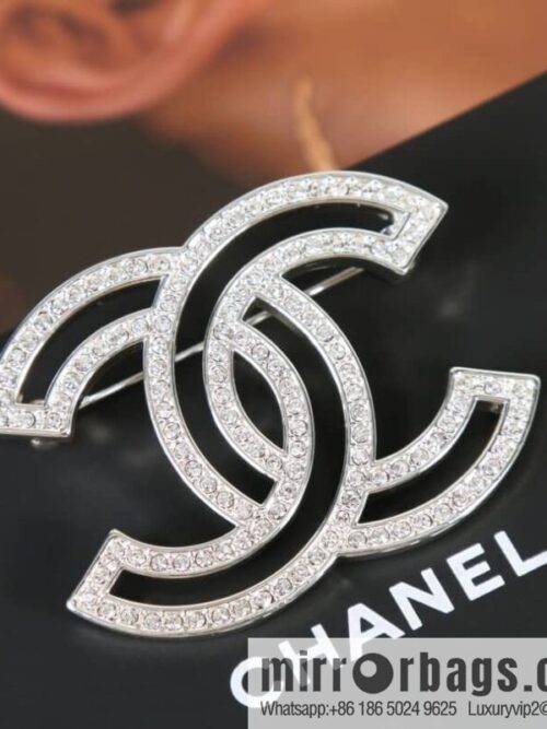 wsxc1677932633391_0-800x800xq45junakzy190339_20250708234636.jpg New ☑️ Chanel cut-out full drill double c brooch