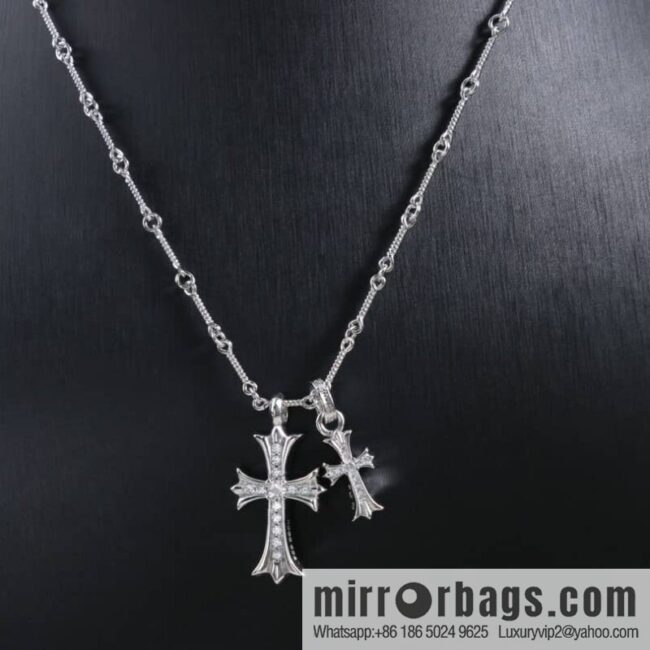 Classic hit, Crossheart cross necklace