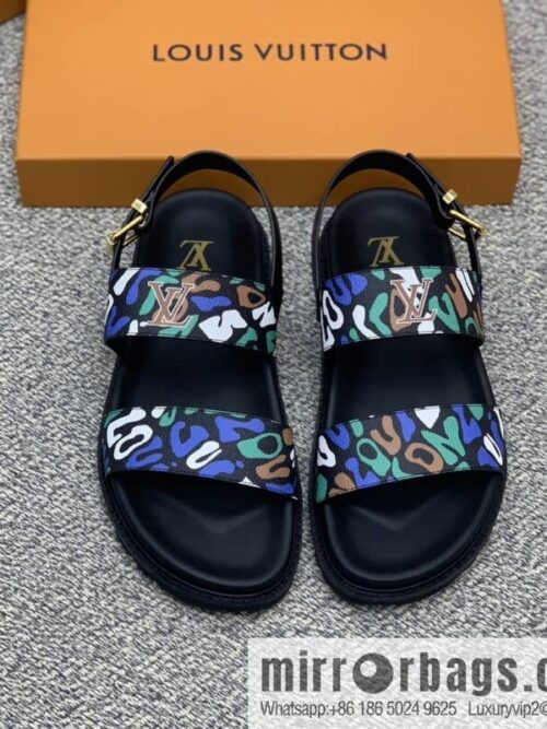 LV/Louis Vuitton features classic PVC men\'s sandals with black outsoles