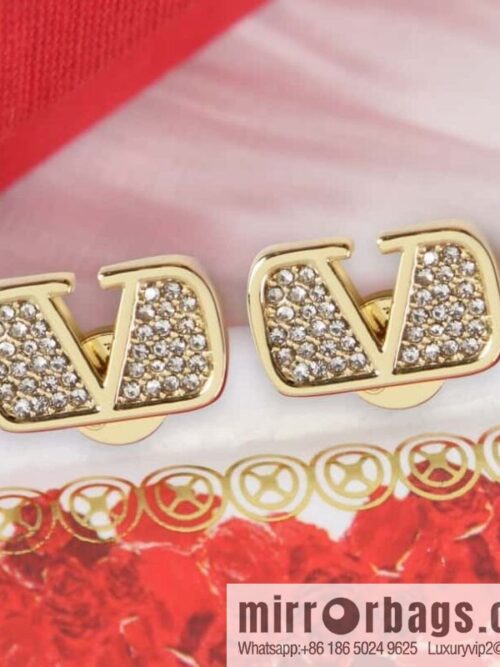 wsxc1679228893251_0-800x800p2iz3ovluqs186872_20250708215756.jpg New ☑️ Valentino gold full diamond earrings