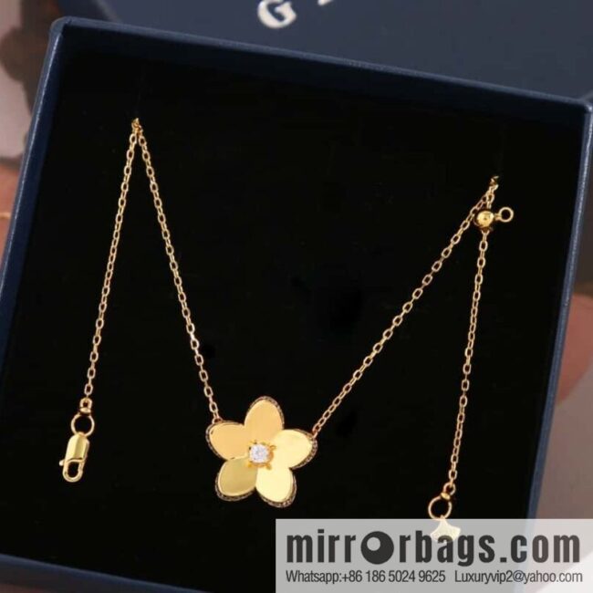 GRAFF flower necklace with diamonds