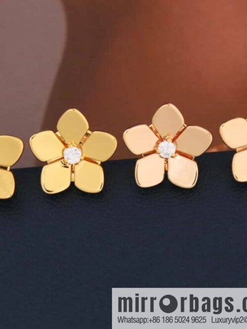 wsxc1679659998900_0-800x800j2xcoyirxas183380_20250708201620.jpg GRAFF Flower 🌺 stud earrings