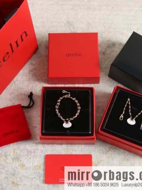 wsxc1679660000189_1-800x800xmom33gexzp183367_20250708201559.jpg Qeelin, White Fritillary Ruyi Lock Safety Lock bracelet necklace