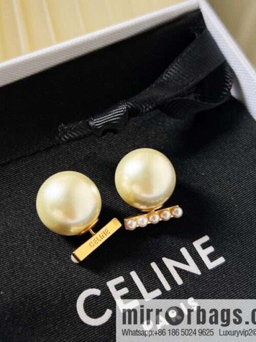 wsxc1679660015255_1-800x8001eofw01cabl183270_20250708201322.jpg New ☑️ Celine pearl stud earrings
