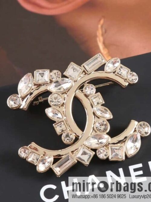 wsxc1679660022174_0-800x800flgog0xqdxe183224_20250708201204.jpg New ☑️ Chanel Double C Horse Eye Diamond Brooch