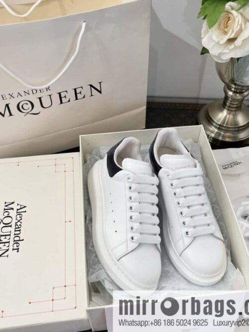 wsxc1680439604818_0-800x800zrdj35pse4k22555_20250716021805.jpg Alexander McQueen, Unisex sneakers made of calfskin