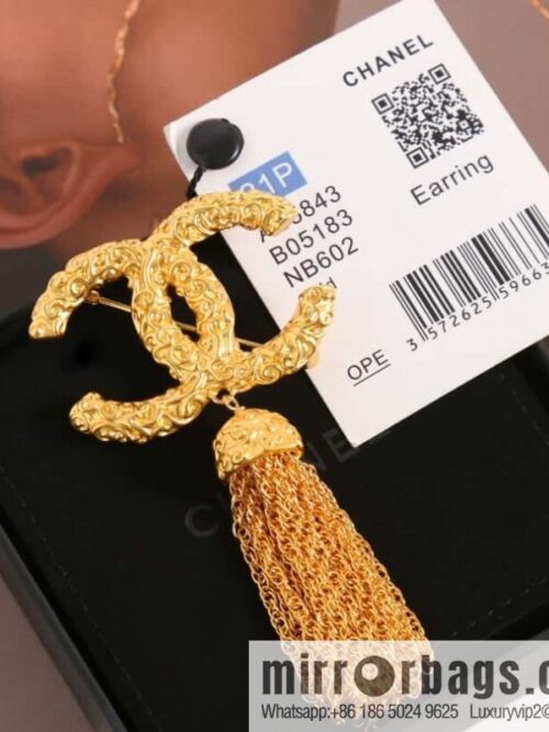wsxc1680870546469_2-800x800zs5p5csadcu179628_20250708182343.jpg New ☑️ Chanel medieval series gold double c fringed brooch