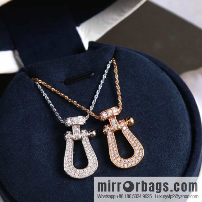 Fred horseshoe necklace