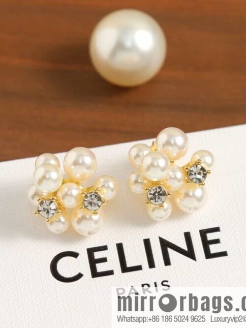 wsxc1681995005012_0-800x800pjjovam2hg5178664_20250708175548.jpg New Celine pearl stud earrings