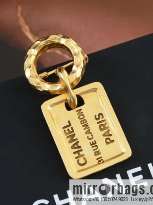 wsxc1682167190221_2-800x8002xk2dz5whn0176718_20250708163234.jpg New ☑️ Chanel medieval series gold brand letter brooch