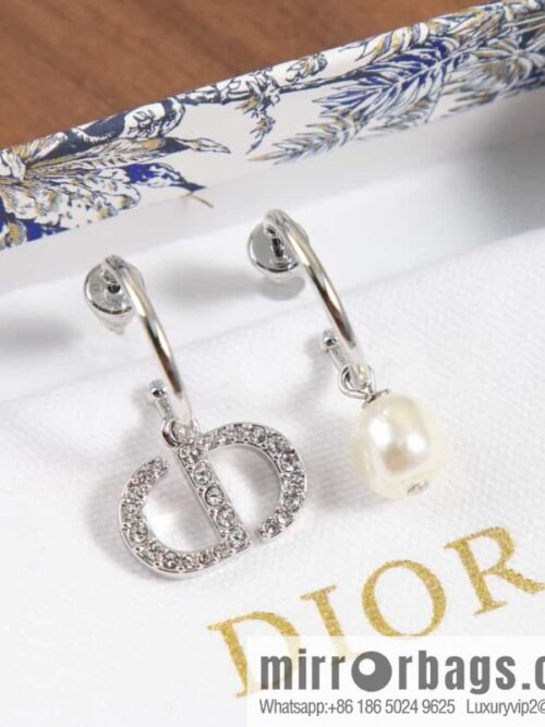 wsxc1682857584896_0-800x8000glcyfgj2d5176168_20250708161457.jpg New ☑️ Dior asymmetrical full diamond CD pearl stud earrings