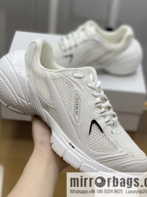 wsxc1682857635007_4-800x800bychohac4oy10703_20250716003036.jpg GIVENCHY GIVENCHY Men\'s lace-up sneakers made of technologically knitted fabrics, synthetic leather and rubber