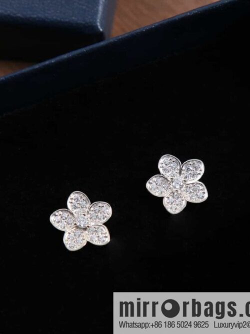 wsxc1683290994163_0-800x800jflf4ft0z41172260_20250705215935.jpg GRAFF Graff wild Flower set with diamond flower stud earrings