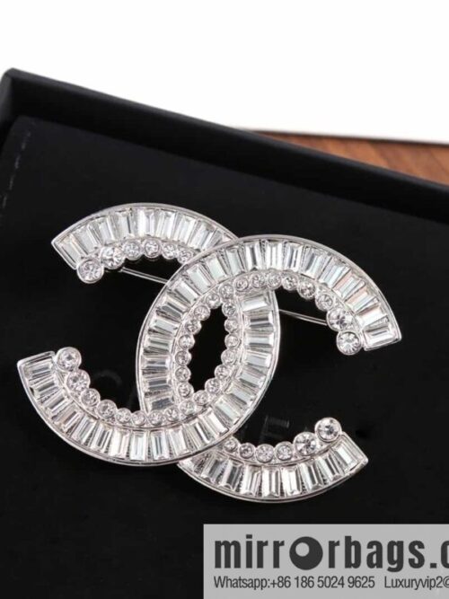 wsxc1683379021384_3-800x800dc532v5ikob172139_20250705215609.jpg New ☑️ Chanel double c square diamond brooch