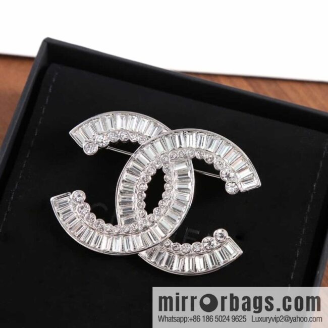 New ☑️ Chanel double c square diamond brooch