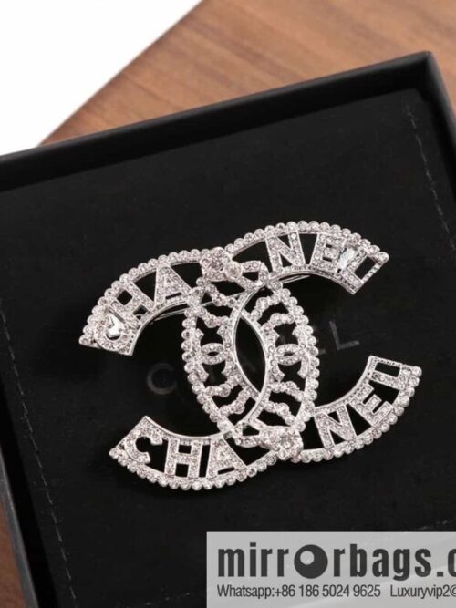 wsxc1684419907332_0-800x800tdhzadhqvys171379_20250705213358.jpg New ☑️ Chanel double c hollow full diamond brooch