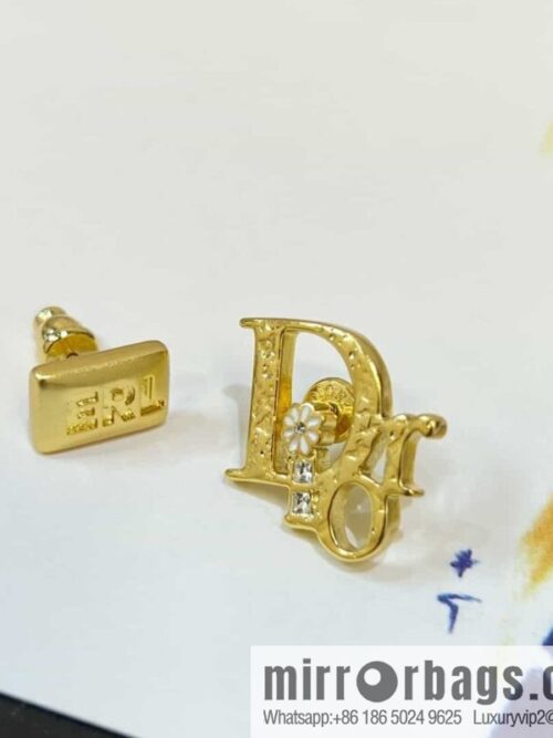 wsxc1684766400554_0-800x800jhozcs3biha168264_20250705195355.jpg New ☑️ DIOR asymmetrical letter stud earrings