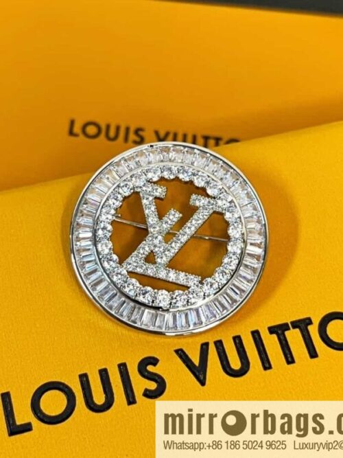 wsxc1686582105873_2-800x800s0jtaee1ufq163780_20250705174017.jpg Louis Vuitton Medieval Full Diamond LV Letter Brooch