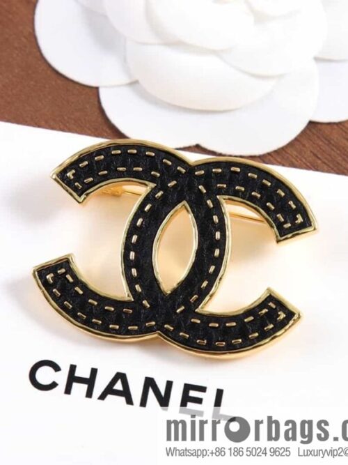 wsxc1687353594978_0-800x800xtnlok1lfoo163406_20250705172841.jpg New ☑️ Chanel Double C Black Leather Brooch