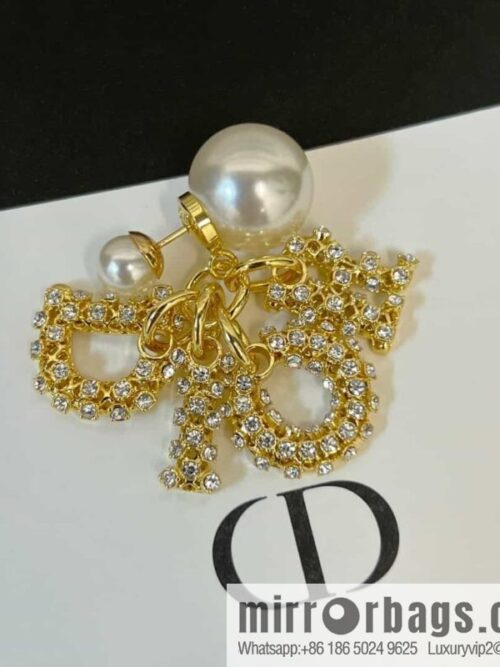 wsxc1687701734318_0-800x800y1rjf5e4fry163172_20250705172042.jpg New ☑️ Dior size pearl hollow full diamond stud earrings