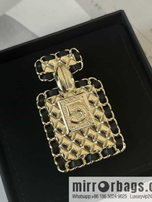 wsxc1689436968011_0-800x800g4mslvlwvsd158220_20250705135843.jpg New ☑️ Chanel double c perfume bottle black leather rope brooch