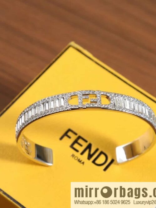 wsxc1690121210171_0-800x800xyugnheg5mh158032_20250705135321.jpg New FENDI Fendi square diamond hollow letter bracelet bracelet