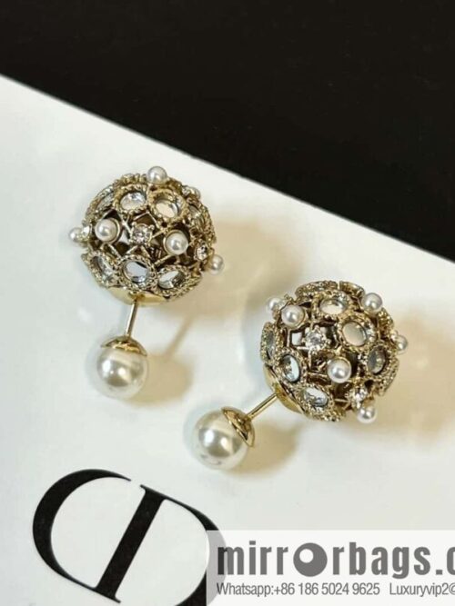 wsxc1691245714366_0-800x800npxpimzccsc153794_20250705104214.jpg New ☑️ DIOR mirror hollow pearl stud earrings