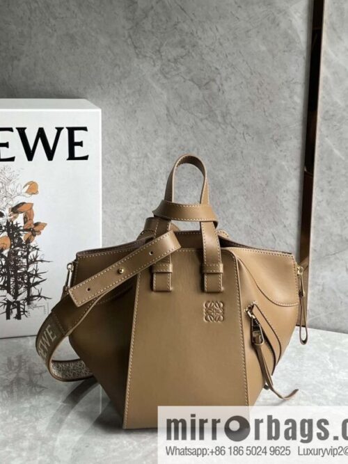 wsxc1692189479559_0-800x800aqiukb0bzfc72936_20250719063833.jpg LOEWE 2023 Monochrome glaze satin series Hammock bag Hammock bag 0682