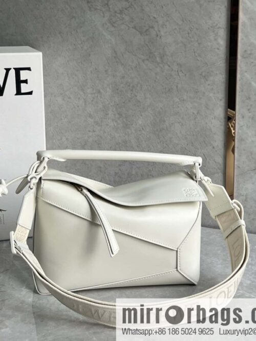 wsxc1692191041703_0-800x800aowahk00pr272716_20250719063622.jpg LOEWE Monochrome Glaze Puzzle geometric bag 0681 white