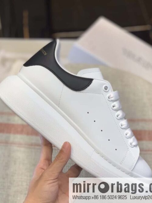 wsxc1693322792229_2-800x800zw54h0lyevr175991_20250708160859.jpg Alexander McQueen Alexander McQueen Black Leather Tail Unisex Sneakers