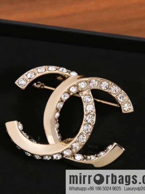 wsxc1693581212364_0-800x800rqj11bzy2ns149178_20250705073125.jpg New ☑️ Chanel Double C Half Diamond Brooch