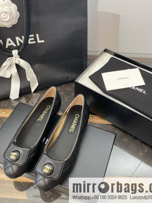 wsxc1693826707630_0-800x800wd2wslmhubd174093_20250705230135.jpg 𝗖𝗛*𝗔𝗡𝗟 | xiaoxiang pair of gold buckle rhombus ballet shoes