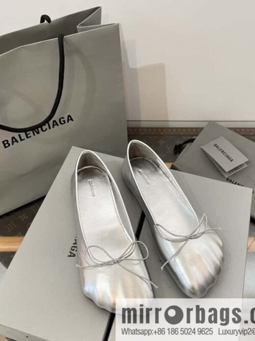 wsxc1693827457908_0-800x8004og53rjzwfz174071_20250705230056.jpg 𝐁𝐚𝐥𝐞𝐧𝐜𝐢𝐚𝐠𝐚||𝟐𝟎𝟐𝟑 Balenciaga\'s new five-finger ballet shoes