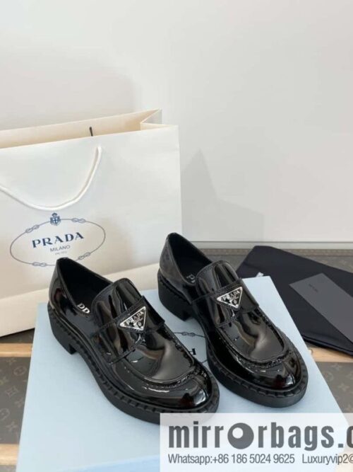 wsxc1704384212252_2-800x800g5tgl1fxmzp123895_20250702175936.jpg Prada, Puhada glossy patent leather triangle loafers