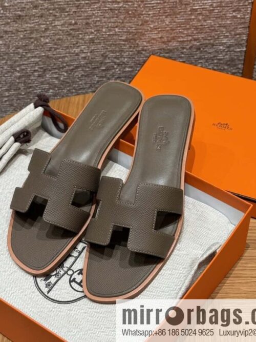 wsxc1711375251641_0-800x800ptronbw0f4s117859_20250702135513.jpg Hermès slippers