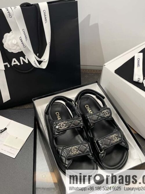 wsxc1714225591774_0-800x800vst3sjokhmi98864_20250702033423.jpg CHANEL Xiaoxiang new version, double leather buckle, high-gloss sheepskin, Velcro beach shoes