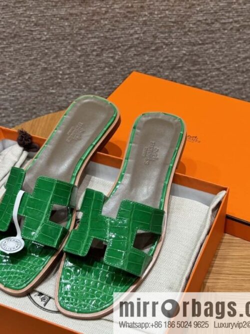 wsxc1715272960655_0-800x800w0ehhajx1ed90358_20250702000136.jpg Hermès 181 Oran sandals alligator/crocodile 🐊 1K/Bambou/bamboo green