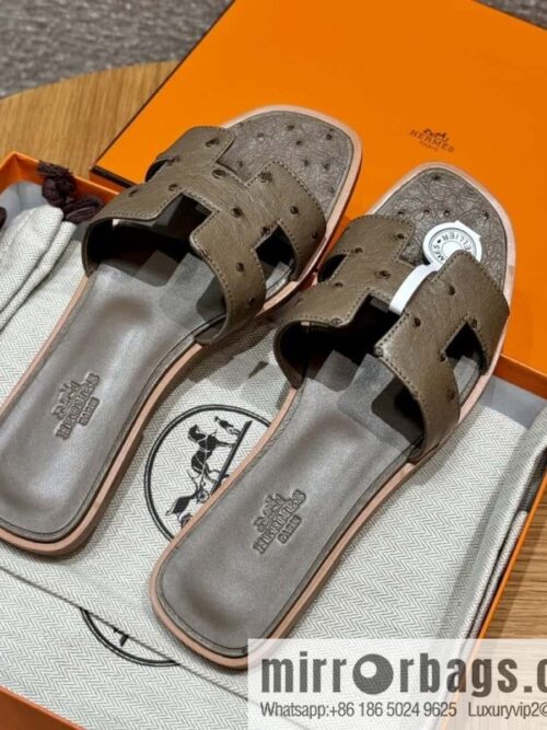 wsxc1717001712119_0-800x800d5udwcz3fgo80318_20250701184928.jpg Hermès 181 Oran Sandals, Elephant Grey/ck18/etoupe Ostrich 🐦/Ostrich