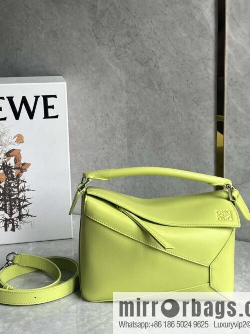 wsxc1719487650932_0-800x800p4hqnpnu5qc185100_20250708210446.jpg LOEWE puzzle new geometric pack 0681 neon green 24CM