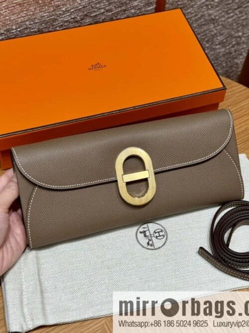 wsxc1724839736707_0-800x800oi3512vibtx172328_20250705220129.jpg Chaine d\'Ancre To Go Wallet, Pig Nose Togo Elephant Grey Gold Buckle