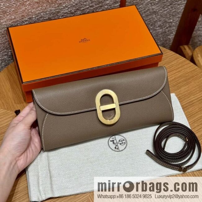 wsxc1724839736707_0-800x800oi3512vibtx172328_20250705220129.jpg Chaine d\'Ancre To Go Wallet, Pig Nose Togo Elephant Grey Gold Buckle