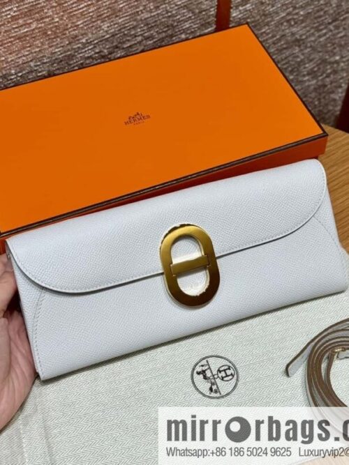 wsxc1724839741134_0-800x800s5oclc1fpk2172307_20250705220056.jpg Chaine d\'Ancre To Go wallet, pig nose togo milk grey gold buckle