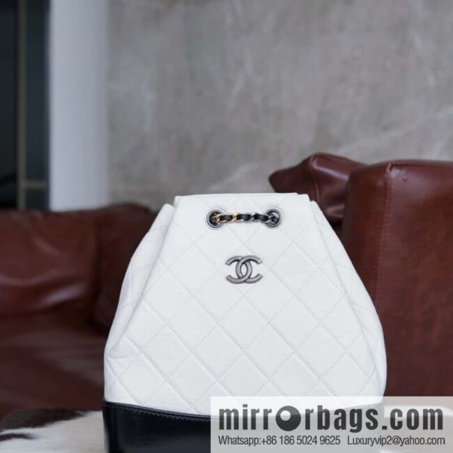 wsxc1729001776848_0-800x800y5ukyyv4e2r150260_20250705082607.jpg ๐๐ต๐ฎ๐ป๐ฒ๐น ๐๐ฎ๐ฏ๐ฟ๐ถ๐ฒ๐น๐น๐ฒ stray backpack, black and white ๐ A94485