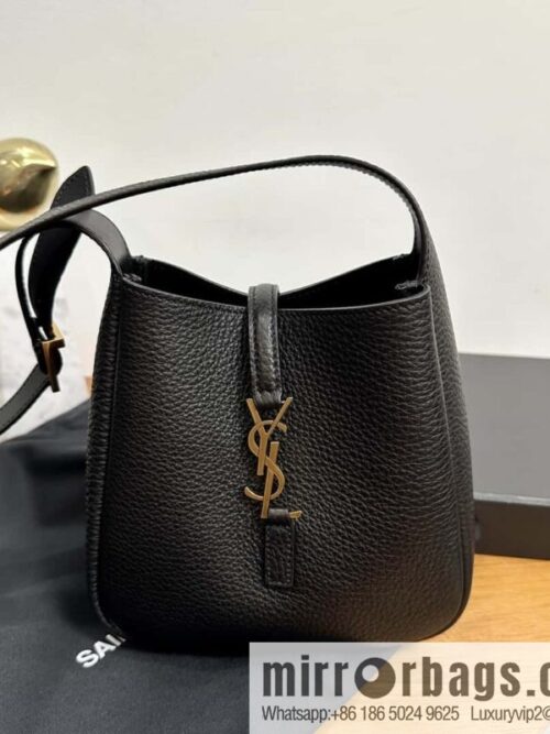 wsxc1731080878632_0-800x800csxj2ezp3yn141616_20250705023203.jpg YSL 𝗟𝗘𝟱 À 𝟳 𝗕𝗔𝗕𝗬 Soft Grain Leather Handbag 809461