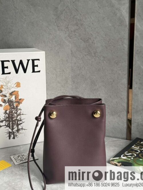 wsxc1735155947586_0-800x800pd2e0vozpdq126502_20250702194513.jpg LOEWE\'s new Pebble Pouch 0905 burgundy